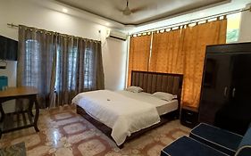 Hotel Santi Palace